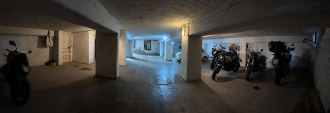 Box o garage in vendita a Savona
