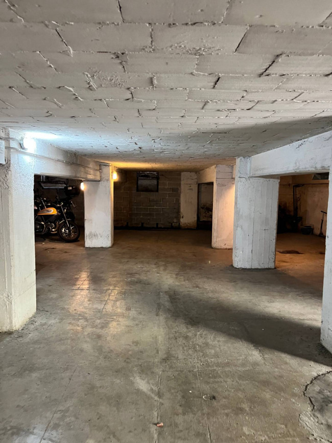 Box o garage in vendita a Savona