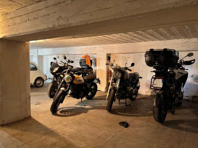 Box o garage in vendita a Savona