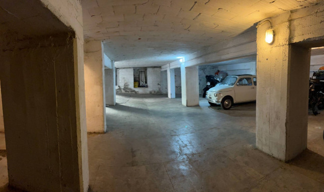 Box o garage in vendita a Savona