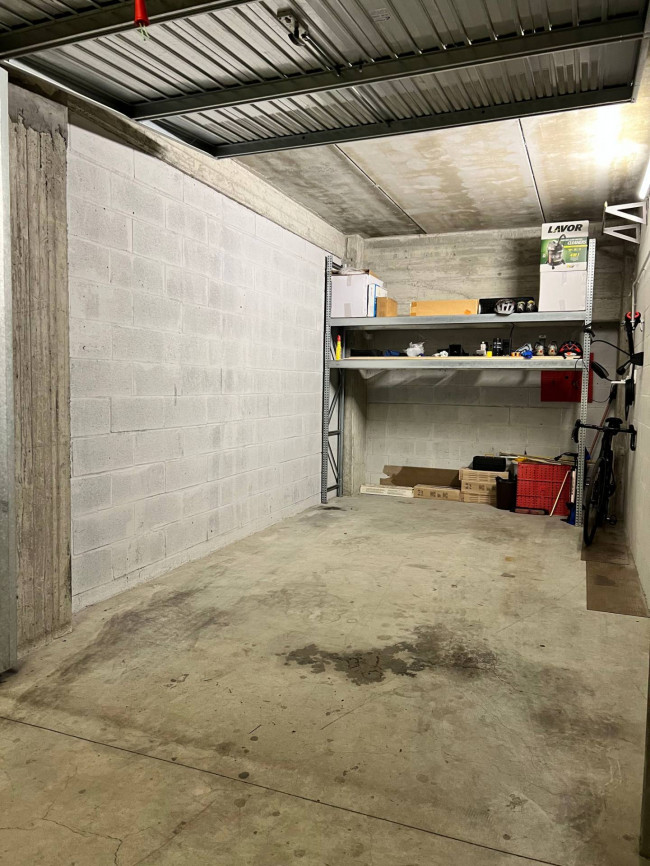 Box o garage in vendita a Savona