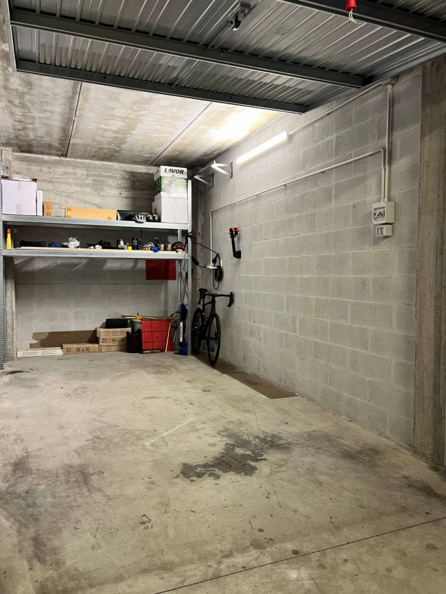Box o garage in vendita a Savona