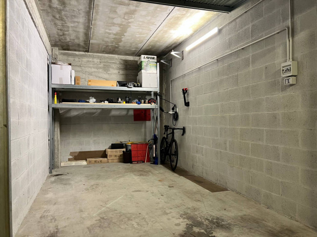 Box o garage in vendita a Savona
