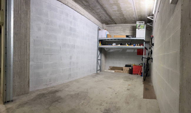 Box o garage in vendita a Savona