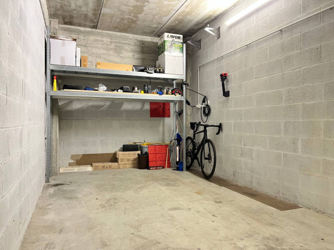 Box o garage in vendita a Savona