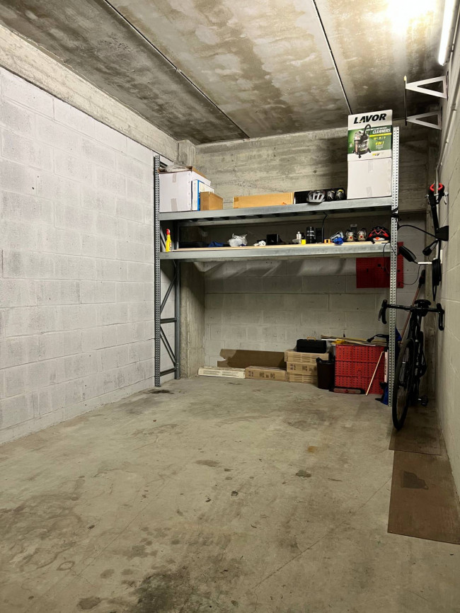 Box o garage in vendita a Savona