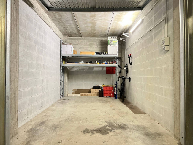 Box o garage in vendita a Savona