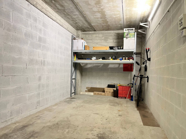 Box o garage in vendita a Savona