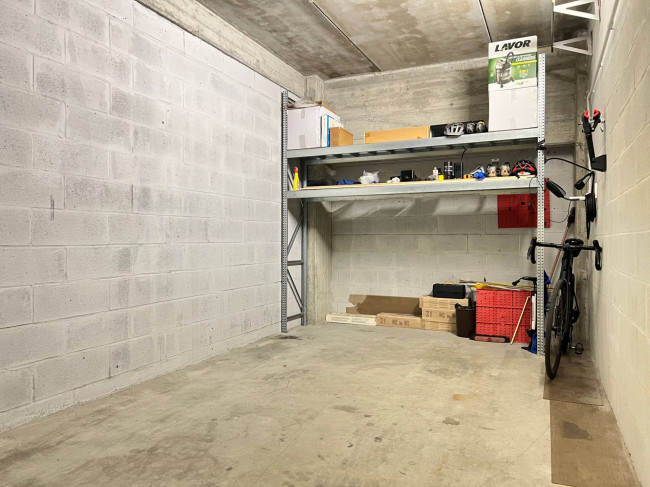 Box o garage in vendita a Savona