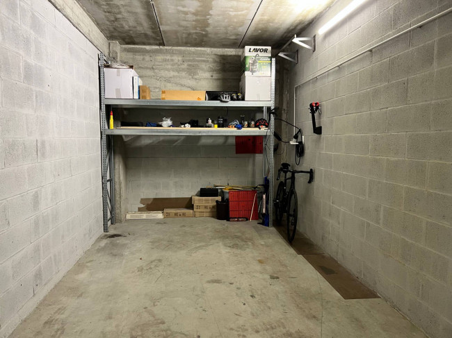 Box o garage in vendita a Savona