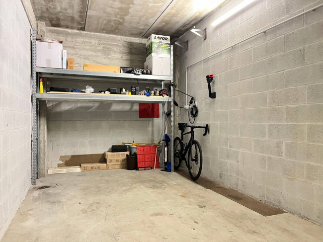 Box o garage in vendita a Savona