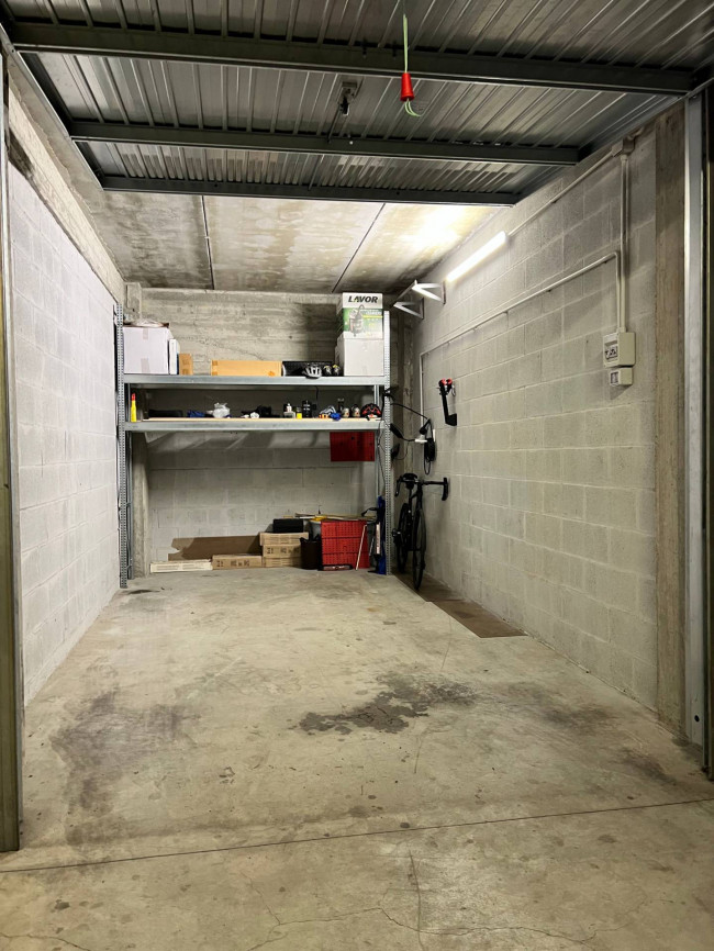 Box o garage in vendita a Savona