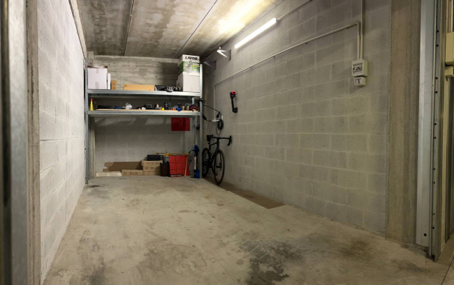 Box o garage in vendita a Savona