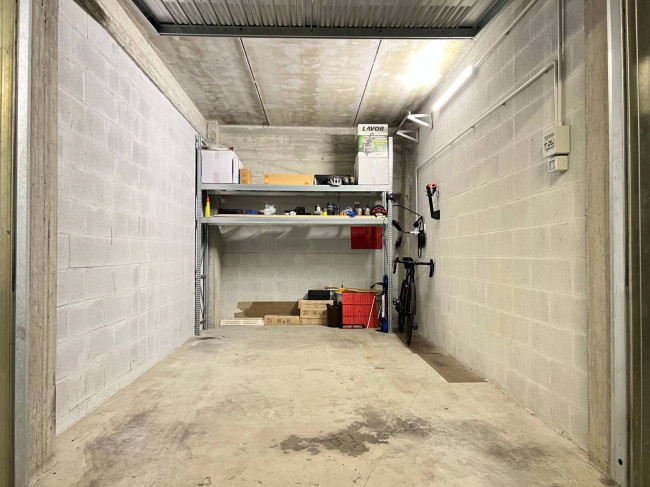 Box o garage in vendita a Savona