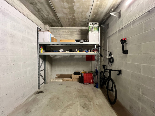 Box o garage in vendita a Savona