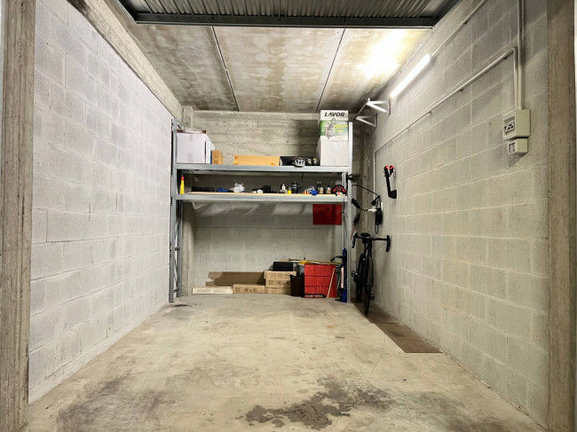 Box o garage in vendita a Savona