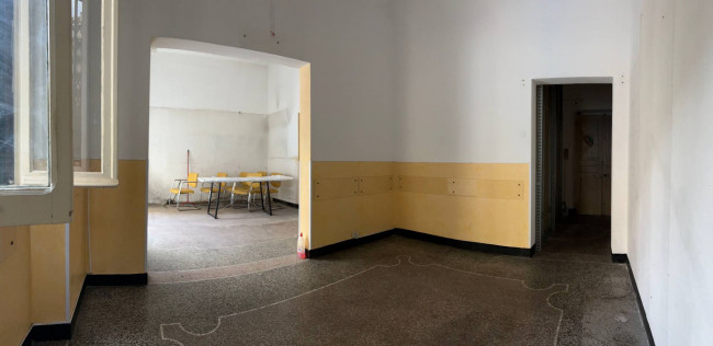 Locale commerciale in vendita a Savona