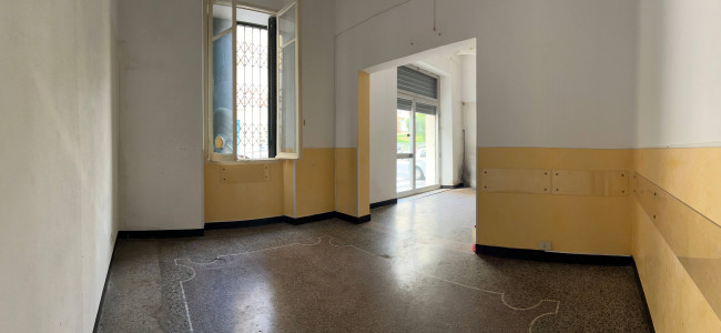 Locale commerciale in vendita a Savona