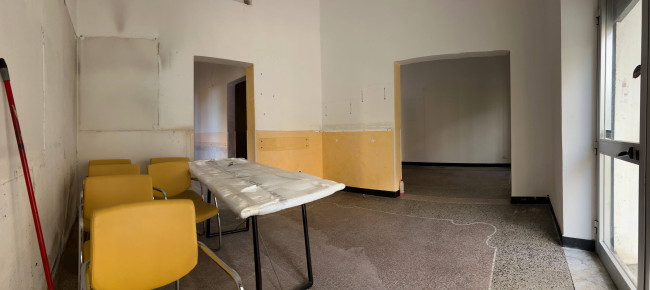 Locale commerciale in vendita a Savona