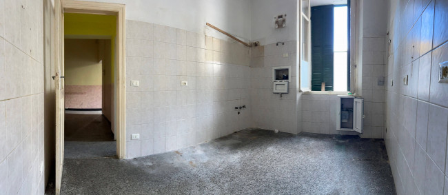 Locale commerciale in vendita a Savona