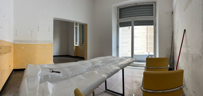 Locale commerciale in vendita a Savona