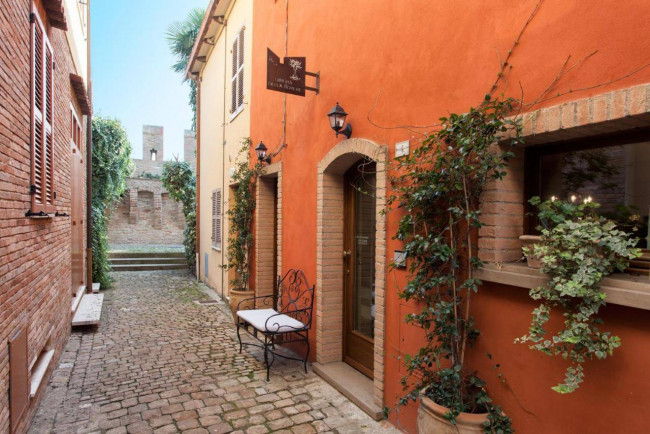 Casa indipendente in vendita a Gradara (PU)