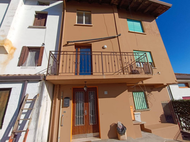 Casa semi-indipendente in vendita a Oltrerugo, Castelnovo Del Friuli (PN)