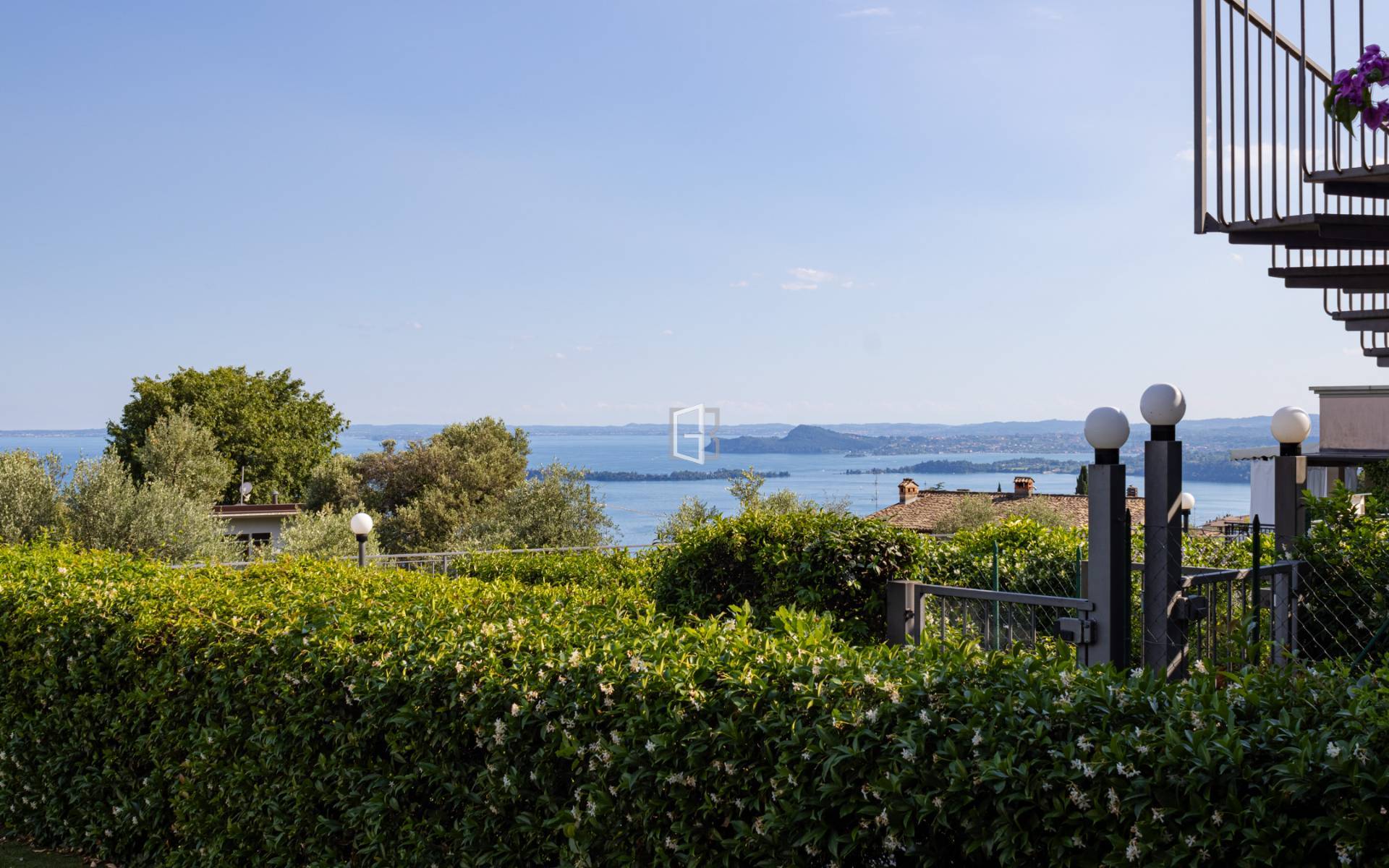 Bilocale con giardino privato e vista lago