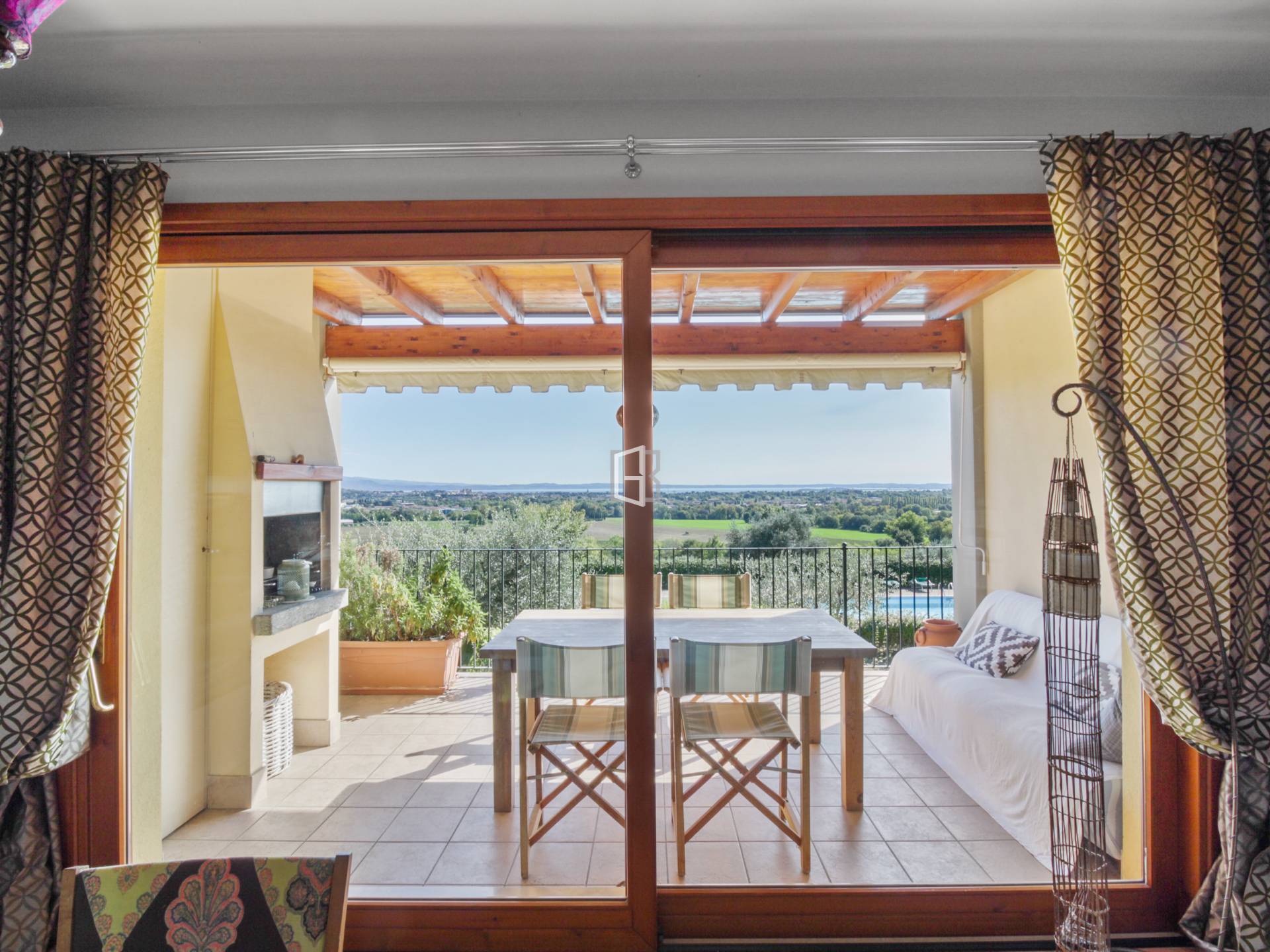 Elegante bilocale con terrazza vista lago a Polpenazze del Garda