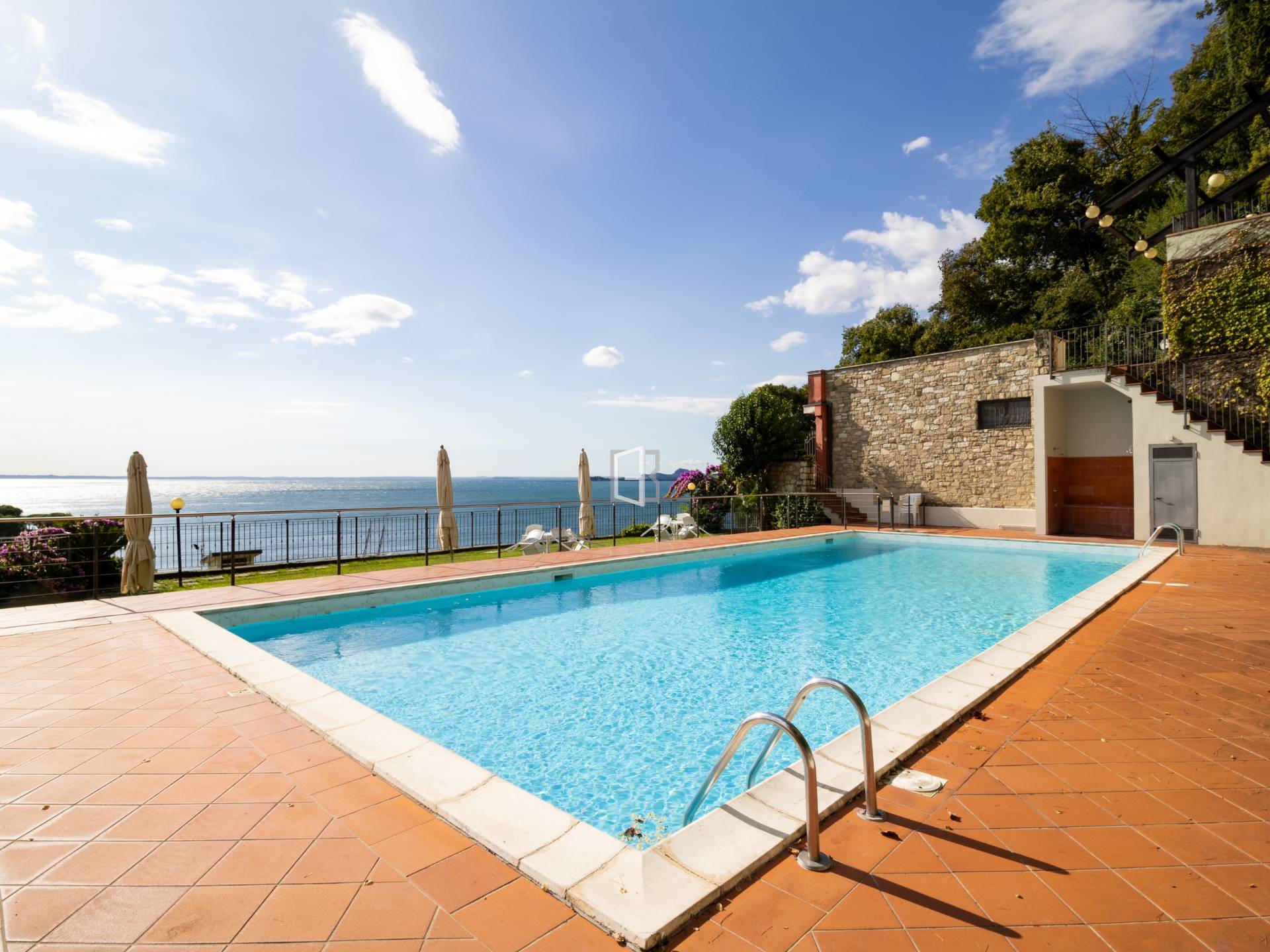 Three-rooms-flat with a beautiful view on the Maderno gulf
