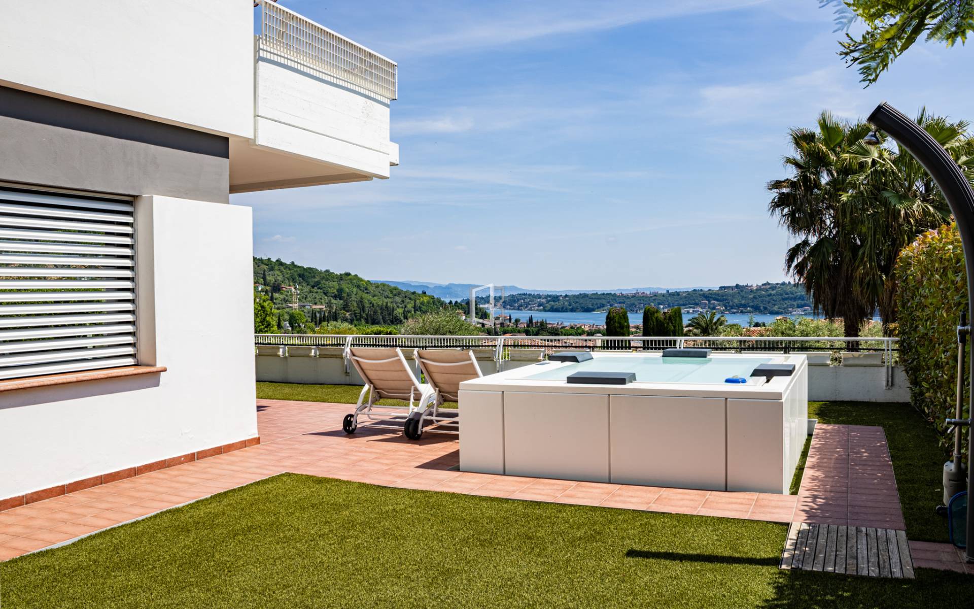 Elegante casa indipendente con vista sul golfo di Salò