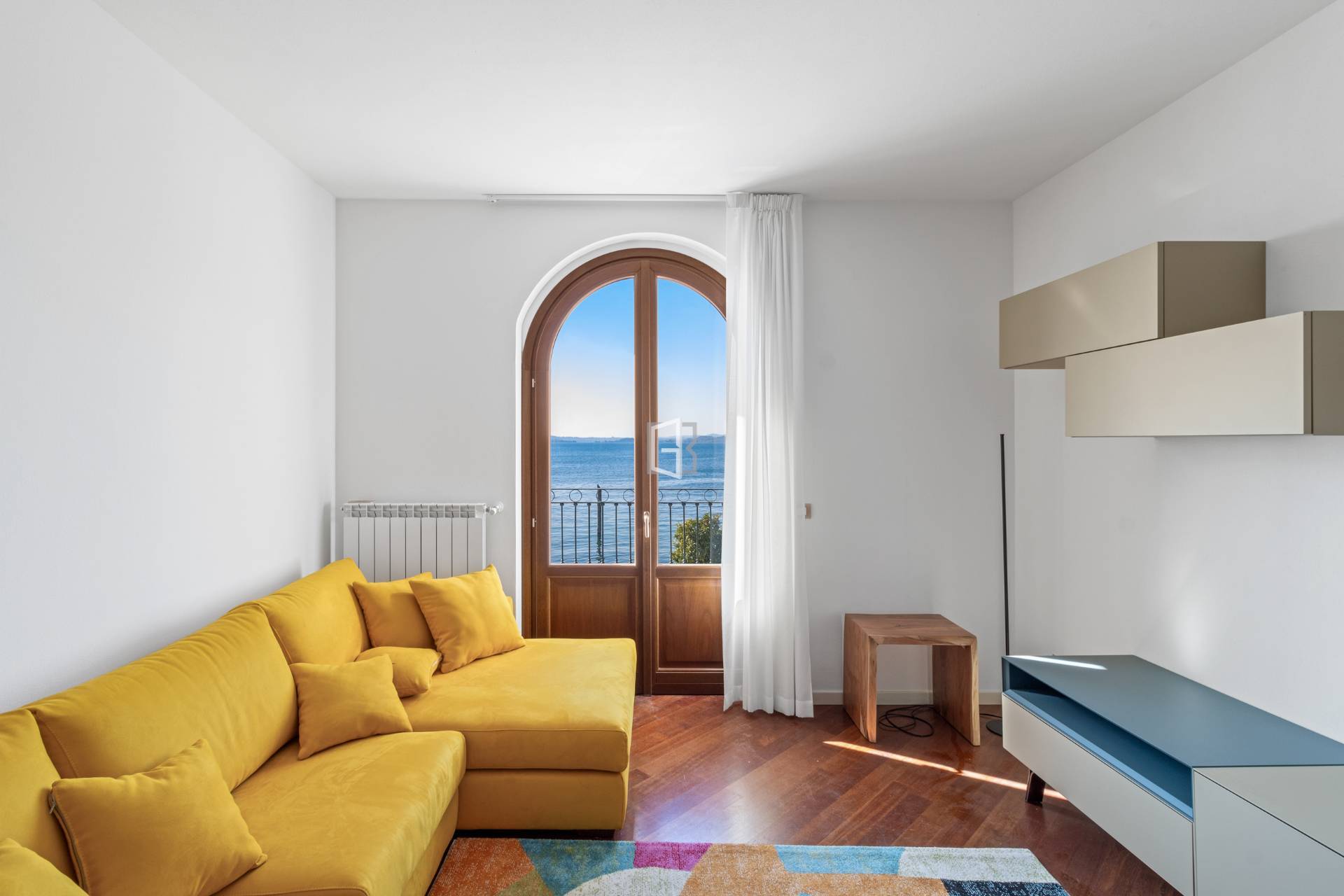 Drei-Zimmer-Wohnung in privilegierter Lage, direkt am See