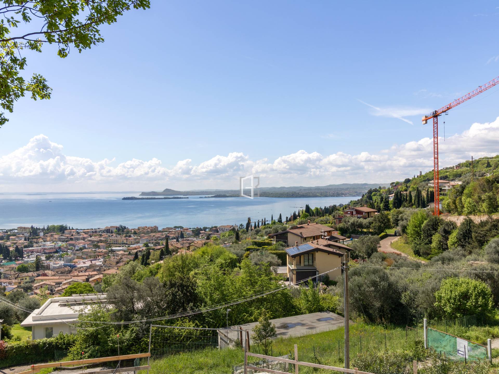 Herrschaftliche Wohnung mit Garten und atemberaubendem Seeblick