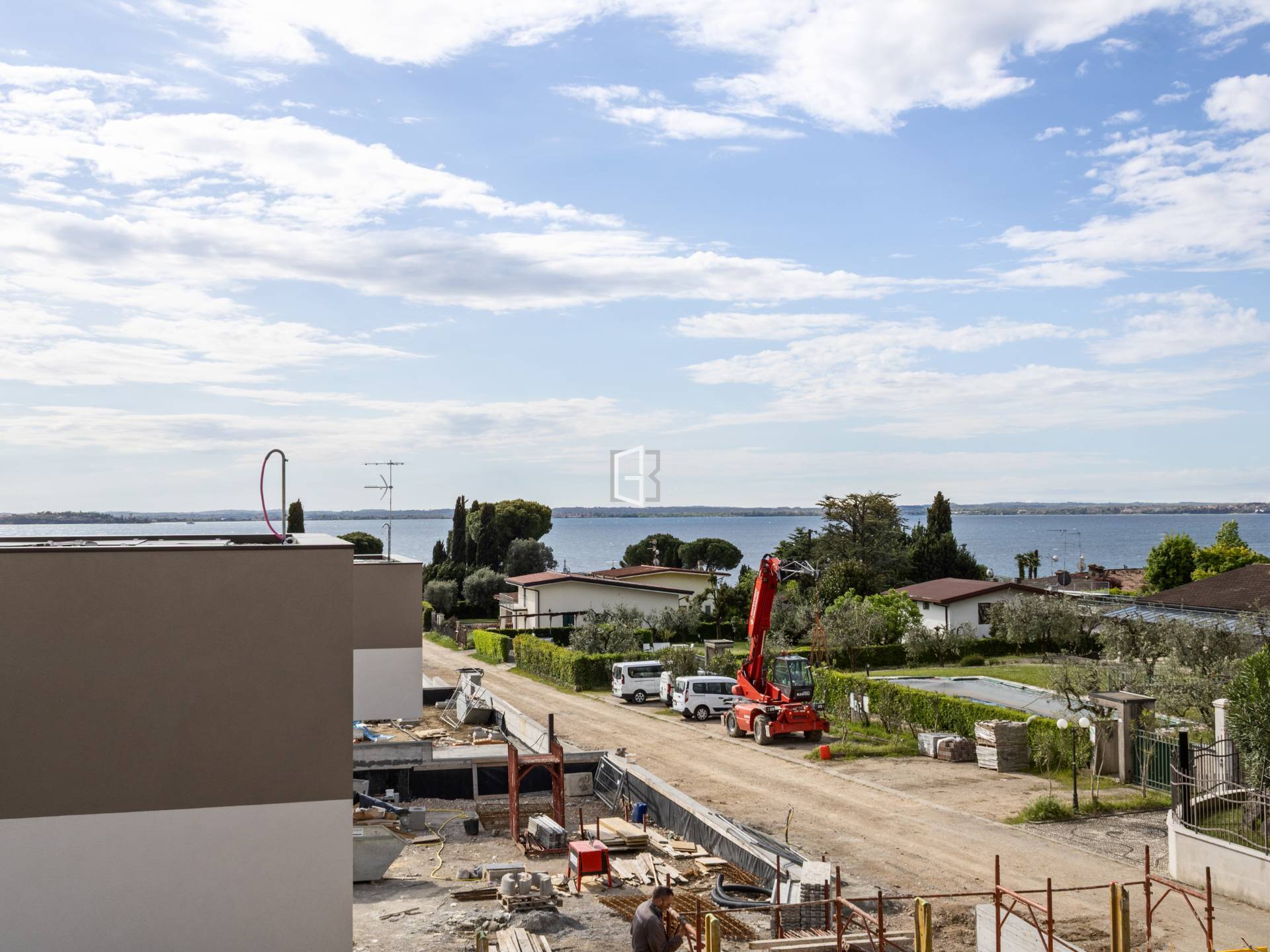 Freistehende Neubauvilla nur wenige Schritte vom See entfernt – Moniga del Garda