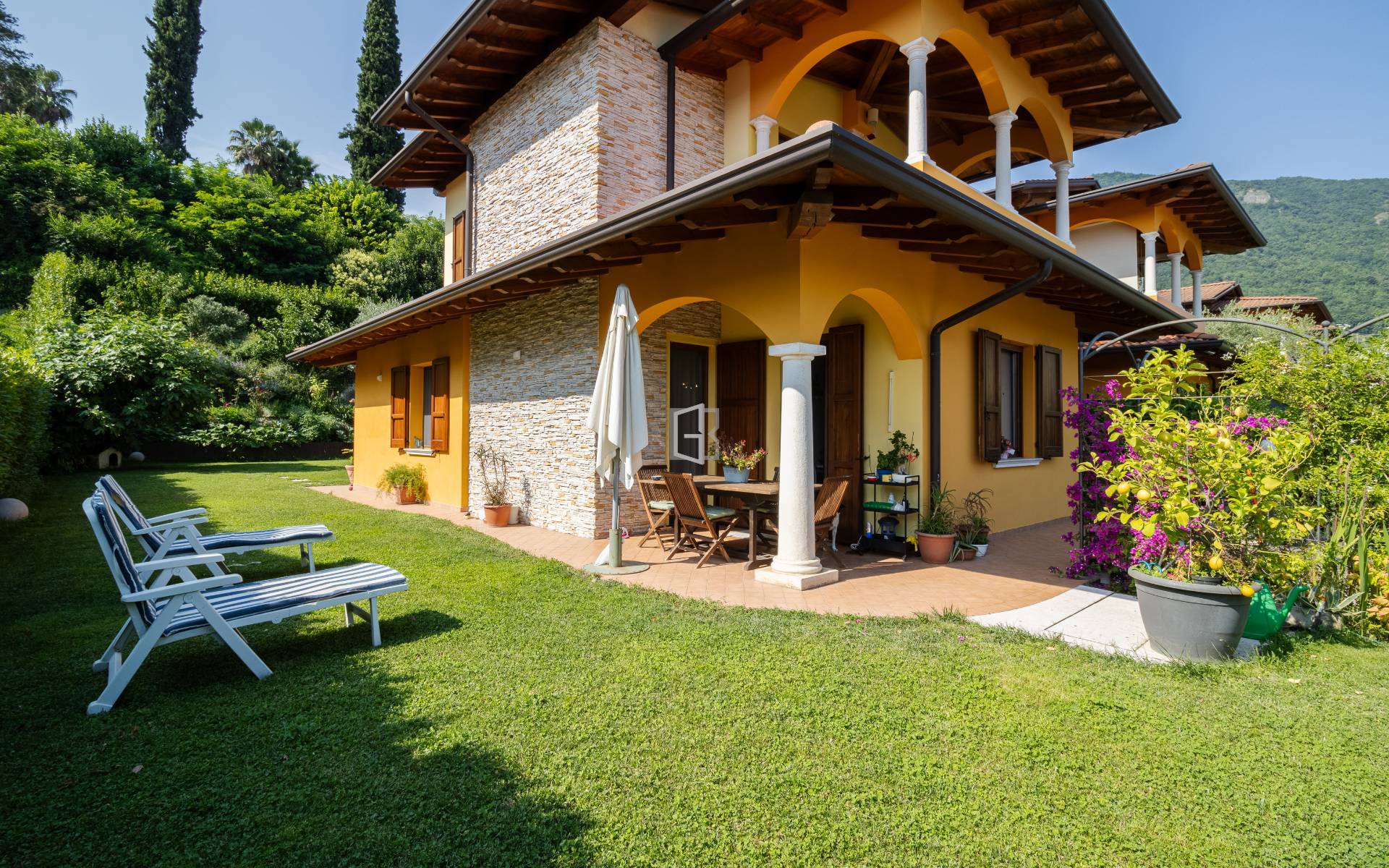 Modern villa just a few steps from the centre of Salò