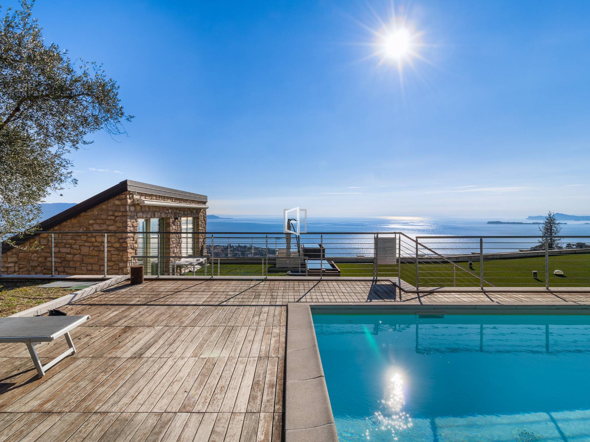 Bilocale di pregio con terrazza panoramica e vista lago spettacolare – Toscolano Maderno