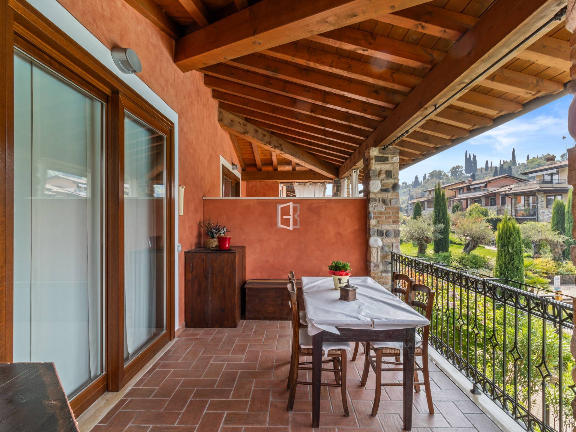 Trilocale esclusivo con terrazza nel cuore di Polpenazze del Garda