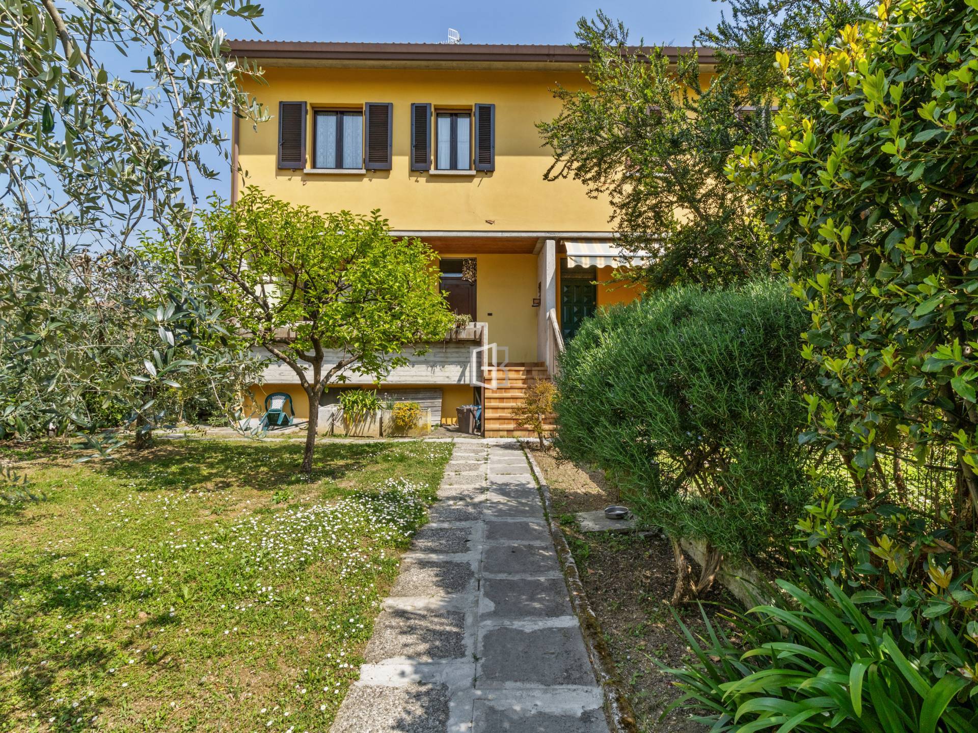 Villetta schiera di testa a due passi dal centro di Moniga del Garda