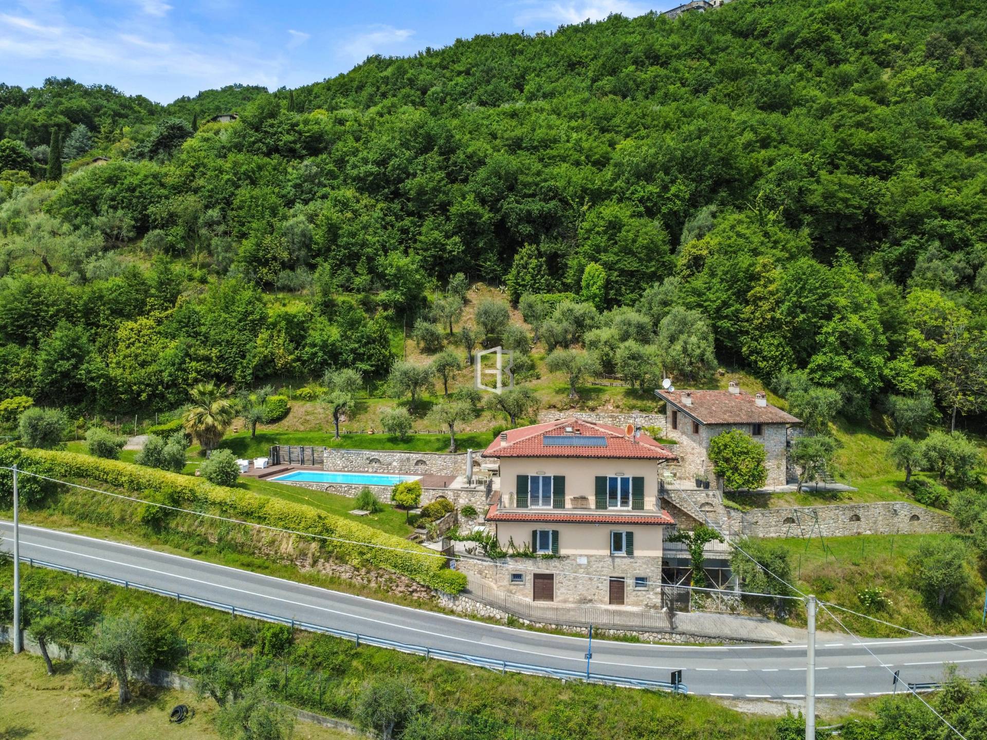 Villa ristrutturata con meravigliosa vista lago