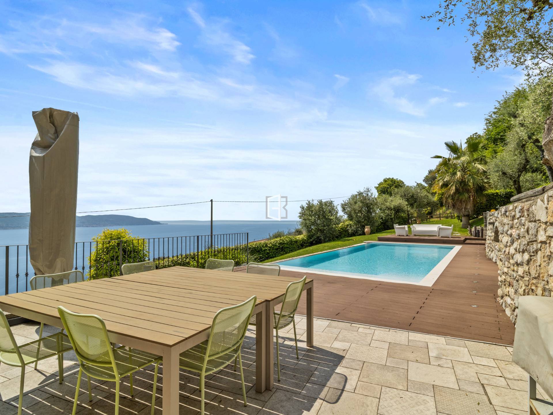 Villa ristrutturata con meravigliosa vista lago