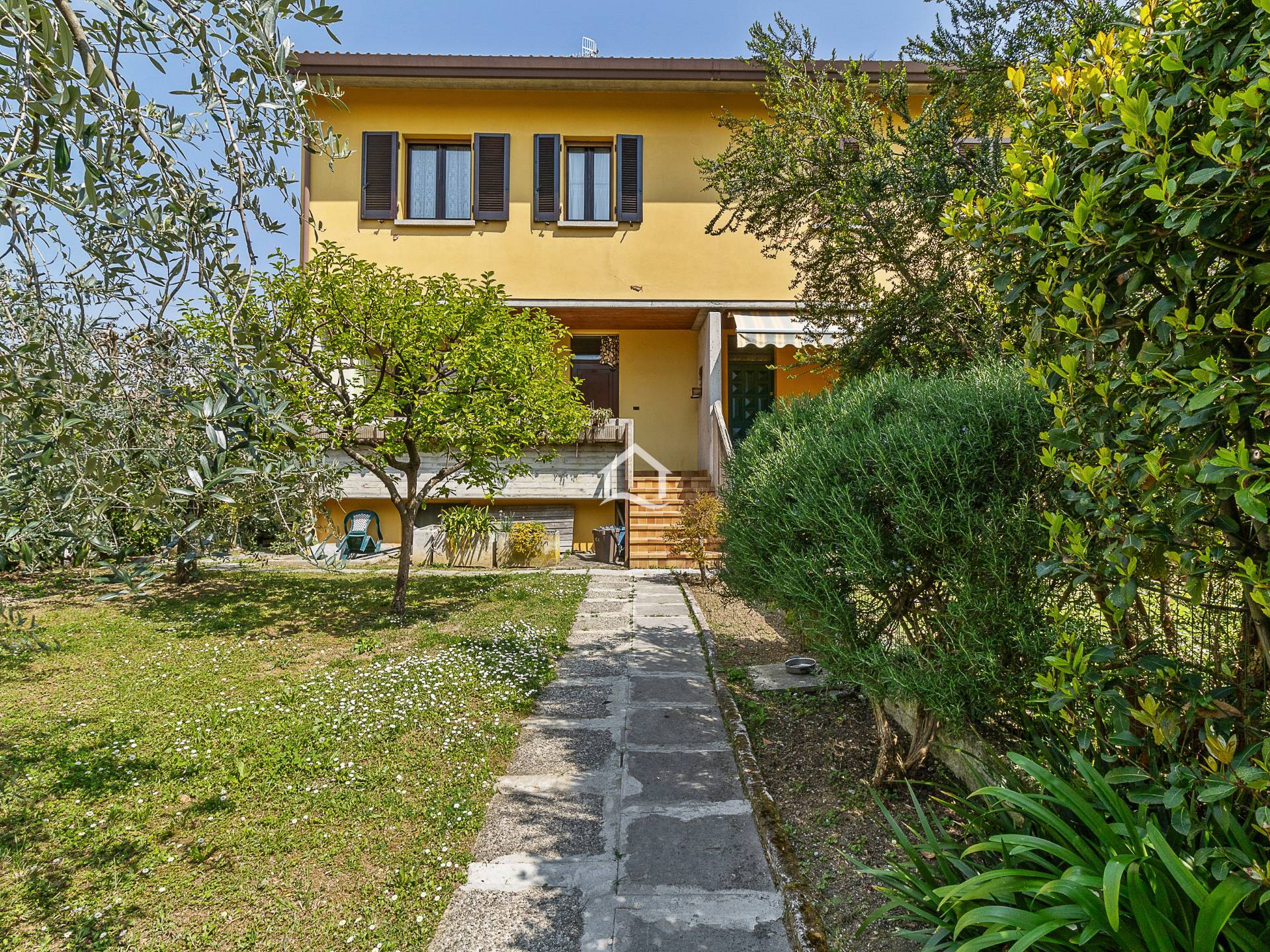 Villetta schiera di testa a due passi dal centro di Moniga del Garda