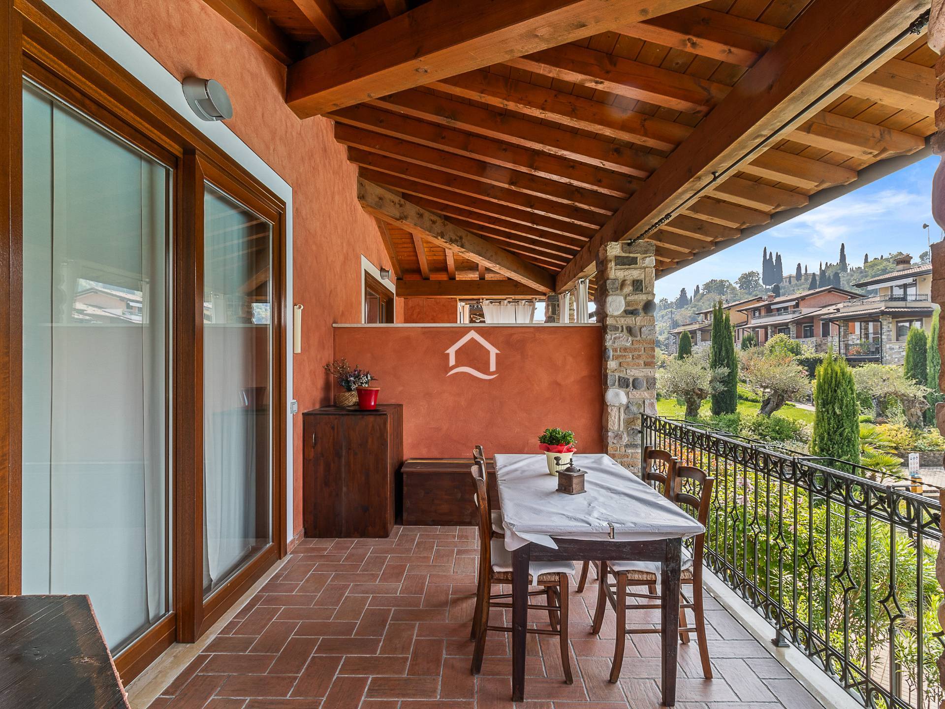 Trilocale esclusivo con terrazza nel cuore di Polpenazze del Garda
