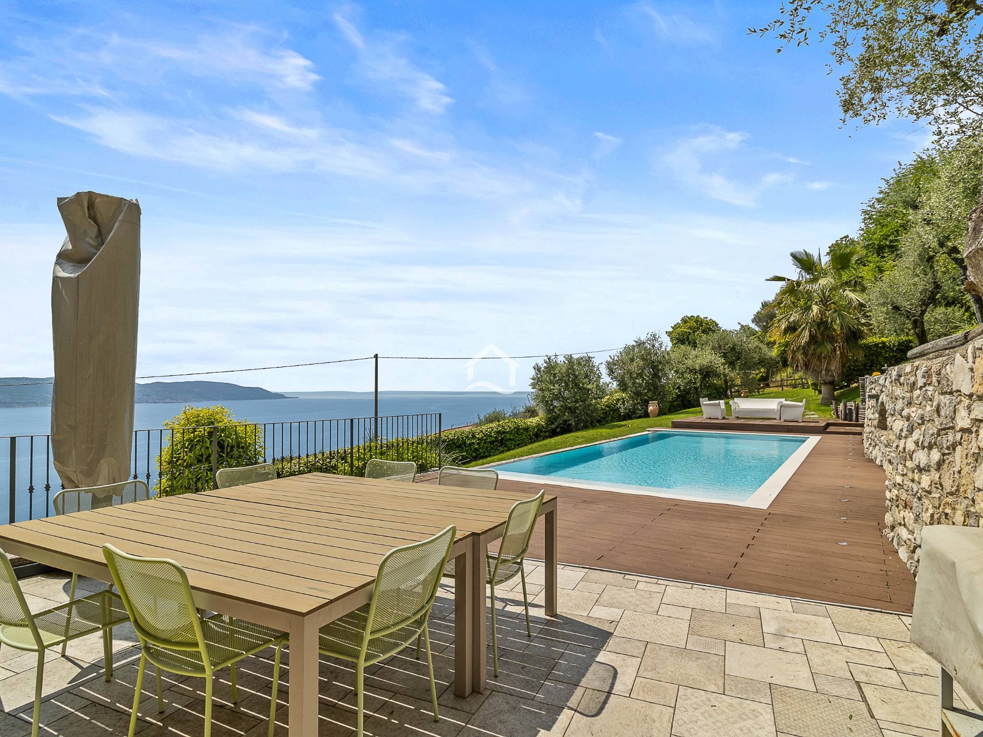 Villa ristrutturata con meravigliosa vista lago
