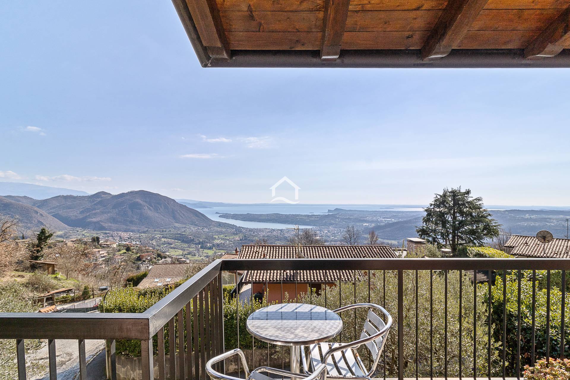 Villa Bifamiliare con una vista lago mozzafiato