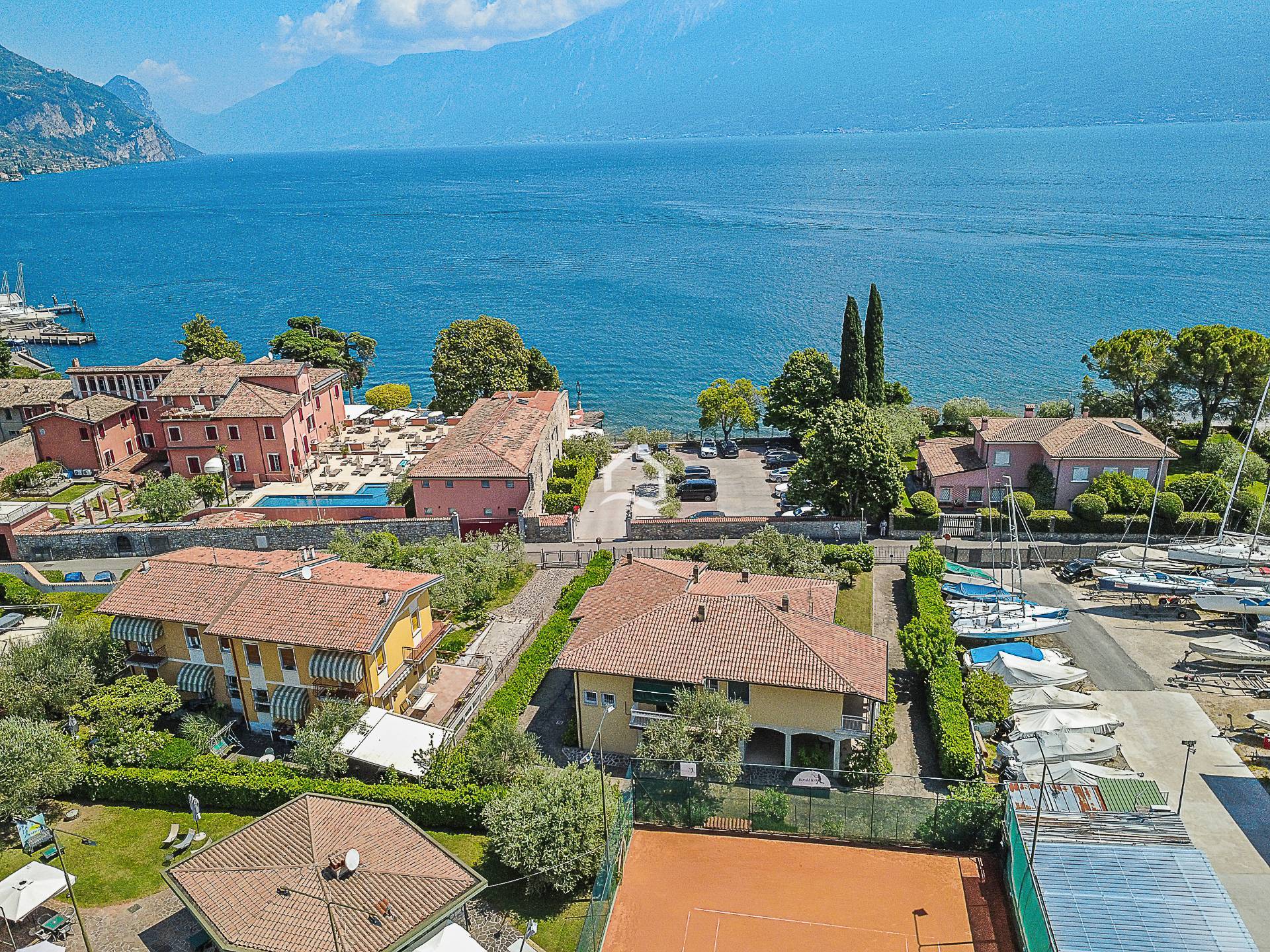 Villa vista lago a 100 metri dalla spiaggia