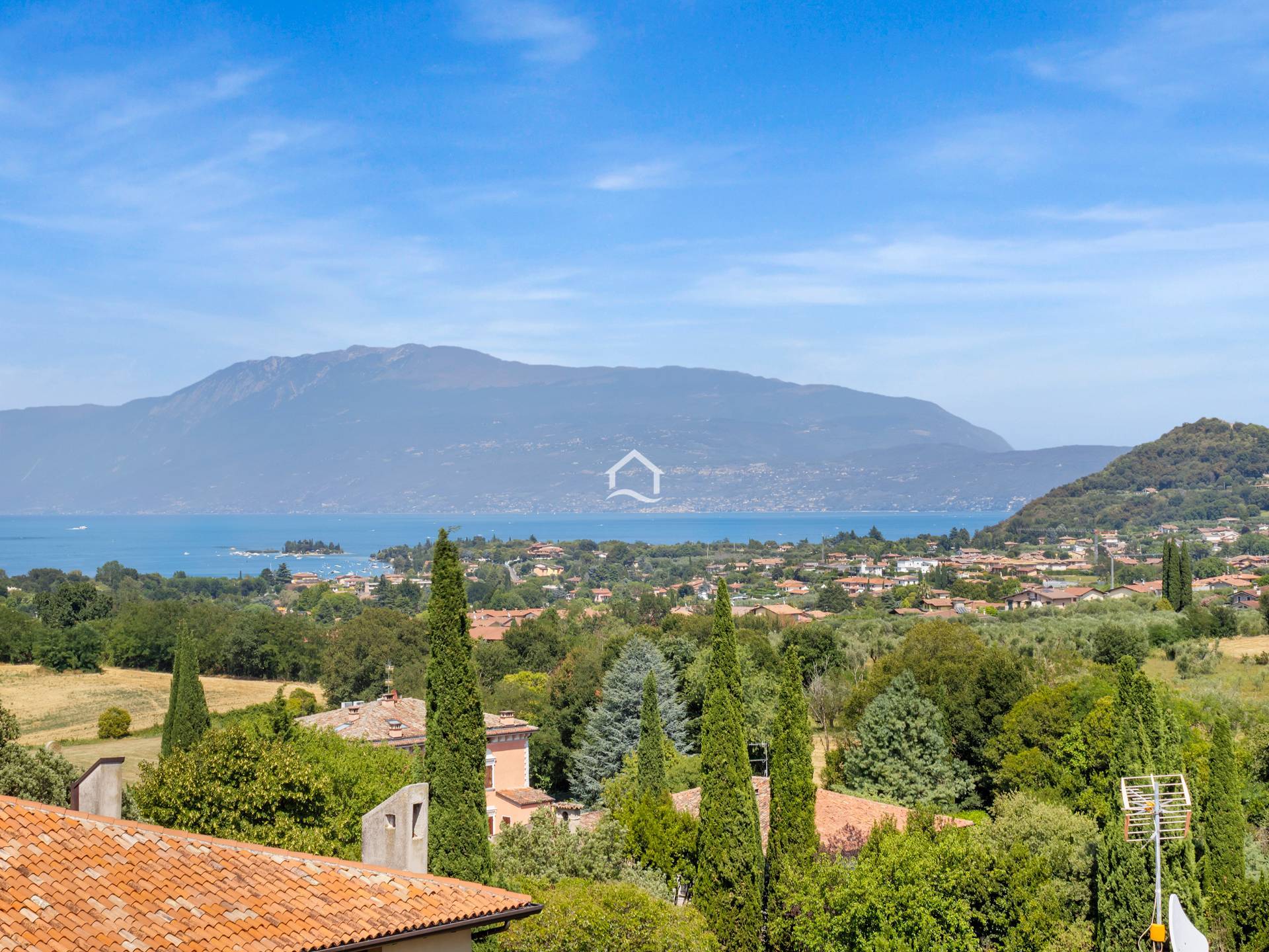 Dimora storica indipendente con giardino e vista panoramica sul Lago di Garda