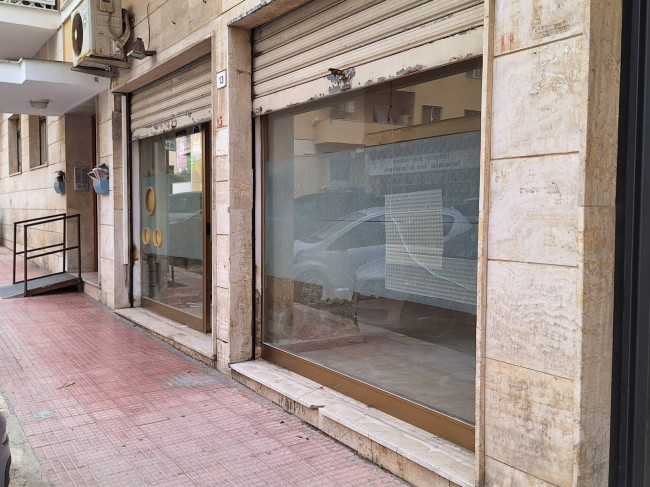 Locale commerciale in vendita a Palermo
