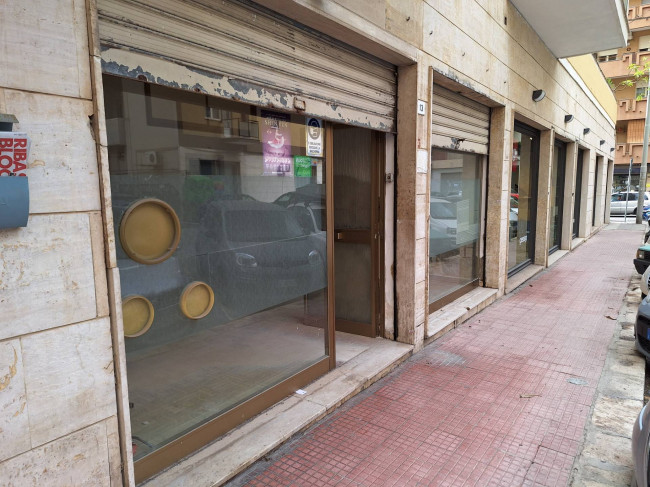 Locale commerciale in vendita a Palermo