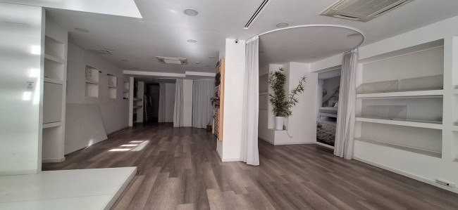 Locale commerciale in affitto a Palermo