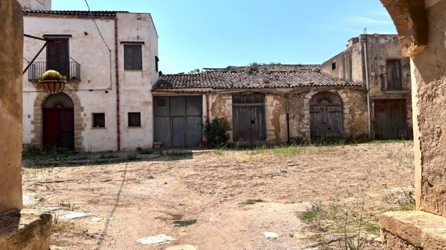 Locale commerciale in vendita a Partinico